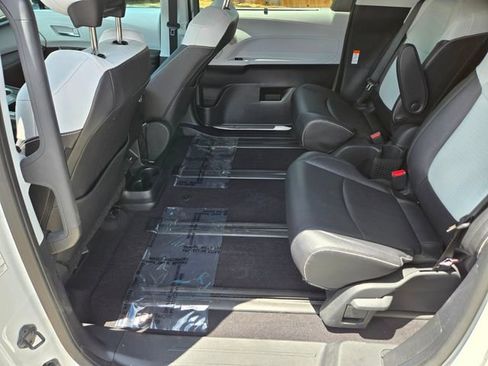 Used 2025 Toyota Sienna XSE w/ XSE Plus Package FWD image 14