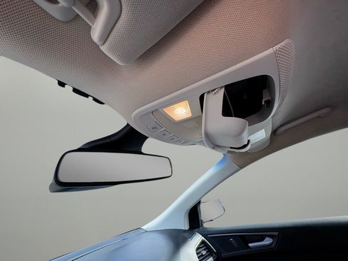 Used 2019 Ford Edge SE image 26