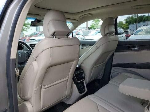 Used 2016 Lincoln MKX Reserve w/ Driver Assistance Package FWD image 11