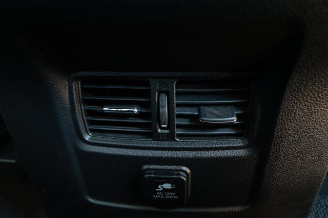 Used 2018 Nissan Titan SV w/ SV Convenience Package AWD/4WD image 31