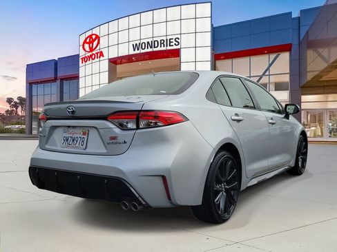 Used 2024 Toyota Corolla SE w/ SE Package image 4