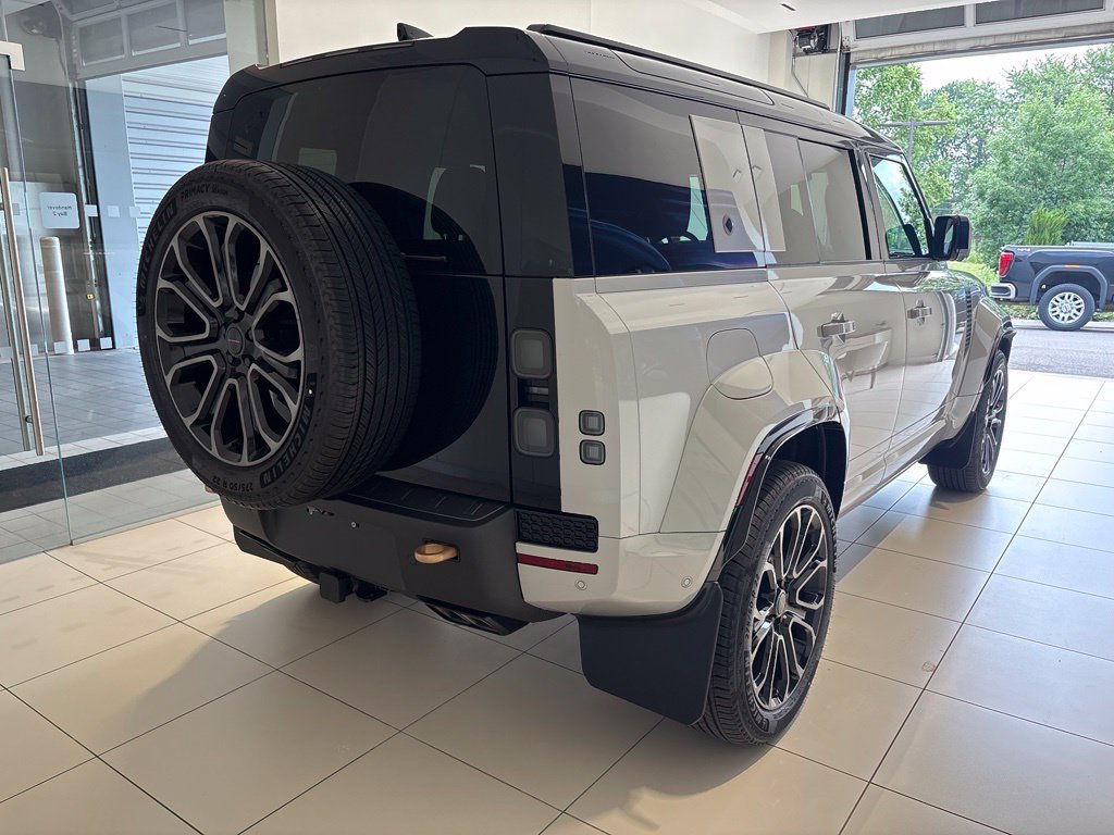 New 2026 Land Rover Defender 110 AWD/4WD image 5