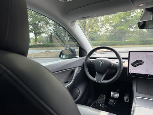 Used 2021 Tesla Model Y Long Range AWD/4WD image 32