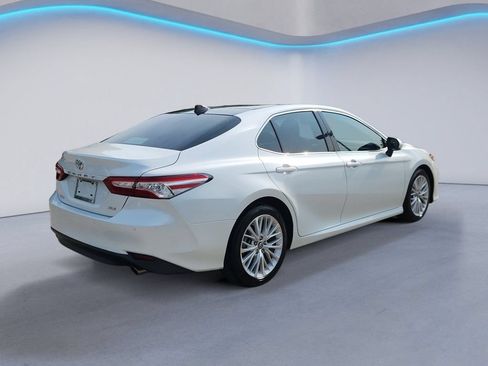 Used 2018 Toyota Camry XLE w/ Driver Assist Package FWD image 4