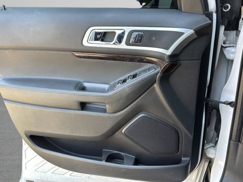 Used 2015 Ford Explorer Limited w/ Equipment Group 302A FWD image 10