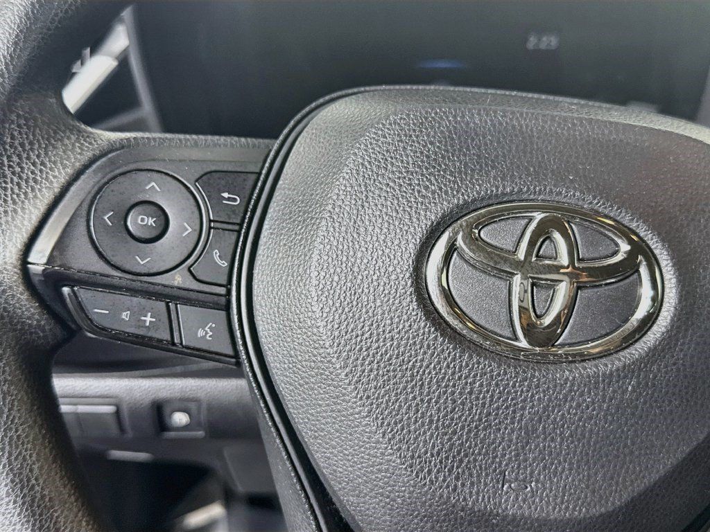 Used 2022 Toyota Corolla LE FWD image 13