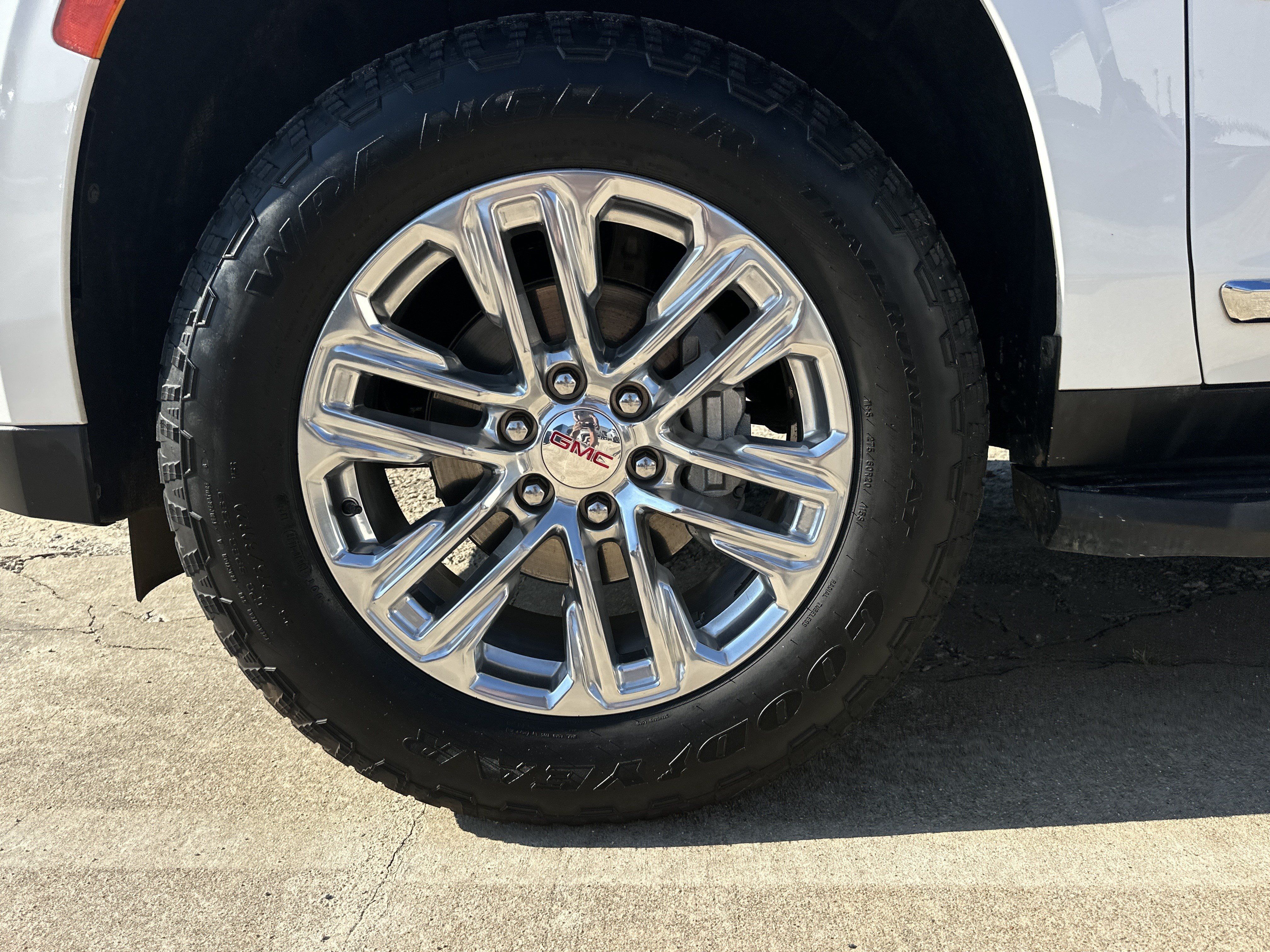 Certified 2024 GMC Yukon XL SLT RWD image 12