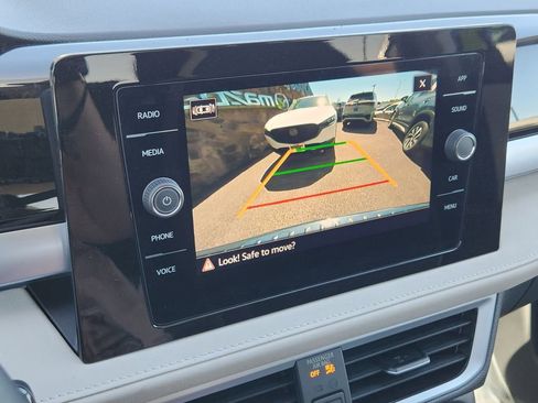 New 2026 Volkswagen Taos SE AWD/4WD image 9