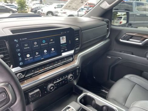 Used 2024 Chevrolet Silverado 1500 LT Trail Boss w/ LT Trail Boss Premium Package AWD/4WD image 14