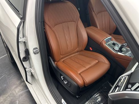 Used 2022 BMW X6 M50i w/ Executive Package image 9