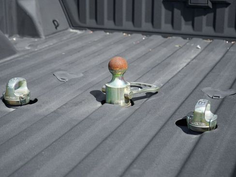 Used 2024 Chevrolet Silverado 2500 LTZ w/ LTZ Premium Package AWD/4WD image 9