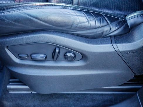 Used 2023 Porsche Cayenne Platinum Edition image 23