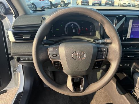 Used 2025 Toyota Camry LE image 25