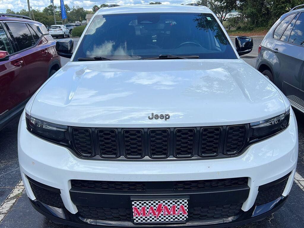 Used 2021 Jeep Grand Cherokee L Laredo RWD image 2