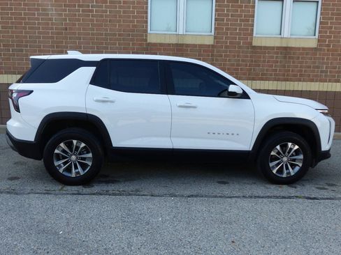 Used 2026 Chevrolet Equinox LT FWD image 11