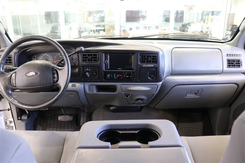 Used 2005 Ford Excursion XLT AWD/4WD image 18