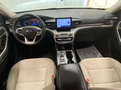 Used 2022 Ford Explorer XLT image 9