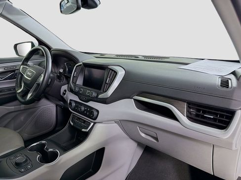 Used 2024 GMC Terrain SLT image 29