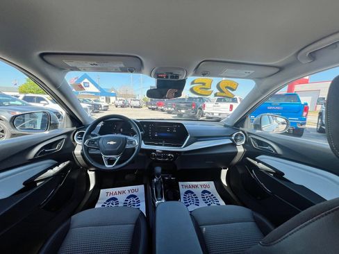 Used 2025 Chevrolet Trax LT w/ LT Convenience Package FWD image 31