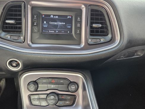 Used 2015 Dodge Challenger SXT image 19