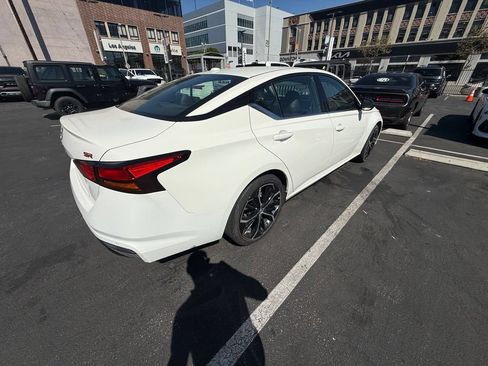 Used 2025 Nissan Altima 2.5 SR FWD image 2
