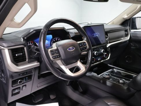 Used 2023 Ford Expedition XLT AWD/4WD image 25