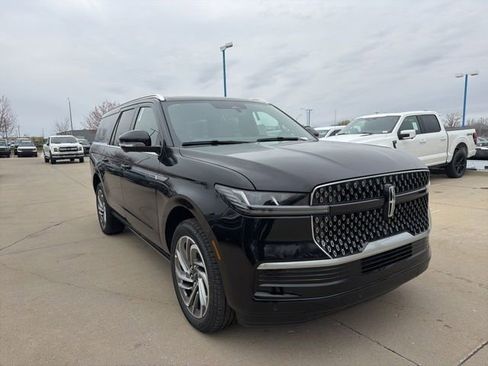 New 2026 Lincoln Navigator L Reserve AWD/4WD image 2