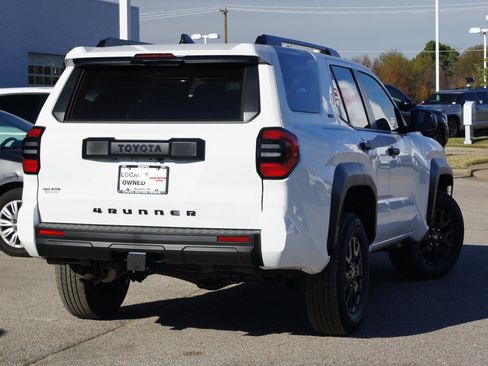 Used 2026 Toyota 4Runner SR5 RWD image 18