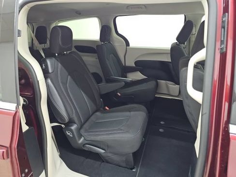 Used 2023 Chrysler Voyager LX FWD image 19