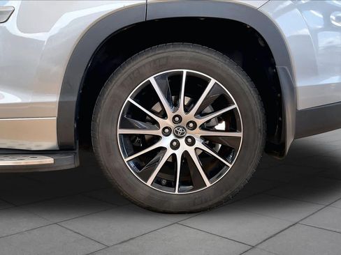 Used 2017 Toyota Highlander SE AWD/4WD image 12