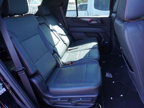 Used 2025 GMC Yukon AT4 AWD/4WD image 7