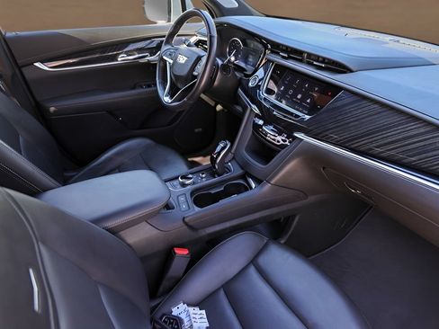 Certified 2025 Cadillac XT6 Premium Luxury AWD/4WD image 31