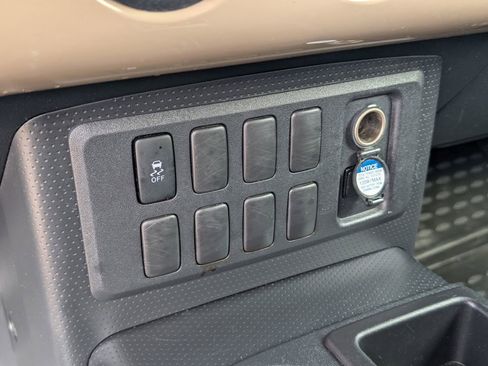 Used 2013 Toyota FJ Cruiser 2WD image 18