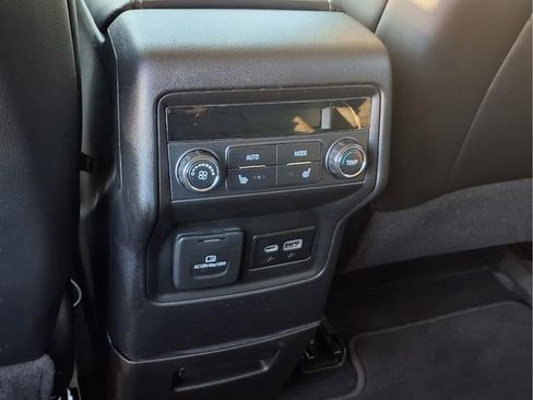 Used 2022 GMC Acadia Denali image 27