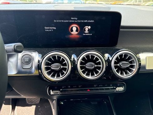 Used 2023 Mercedes-Benz EQB 300 4MATIC image 19