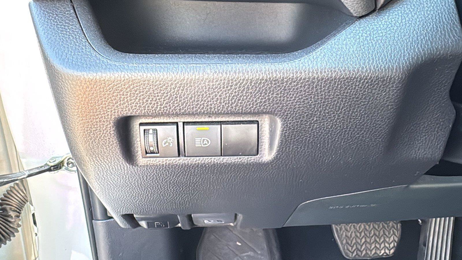 Used 2025 Toyota RAV4 XLE FWD image 9