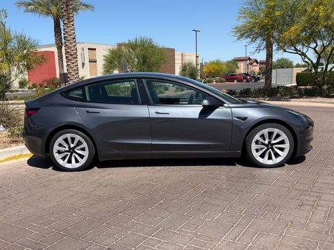 Used 2022 Tesla Model 3 RWD image 2