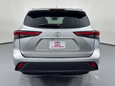 Used 2023 Toyota Highlander XLE image 5