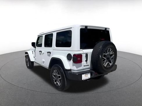 Used 2025 Jeep Wrangler Sahara image 11