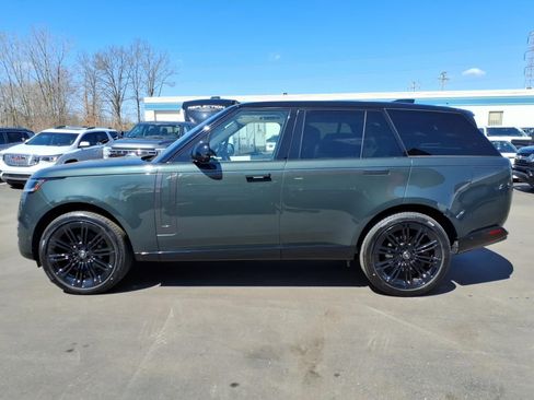 Used 2025 Land Rover Range Rover SE image 2
