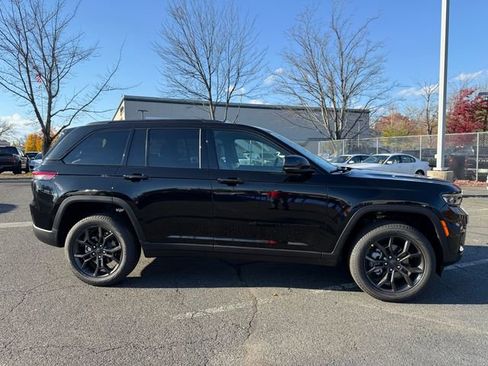 New 2025 Jeep Grand Cherokee Limited image 7