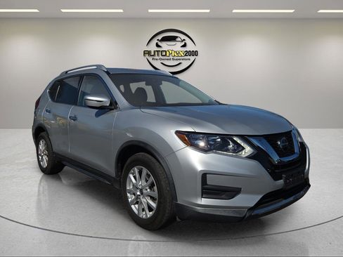 Used 2019 Nissan Rogue SV image 1
