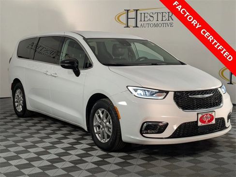 Certified 2024 Chrysler Pacifica Touring-L image 2