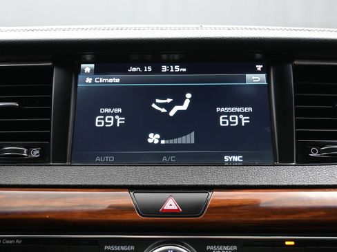 Used 2018 Kia Cadenza Technology image 33