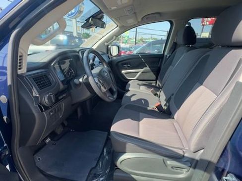 Used 2023 Nissan Titan SV image 18