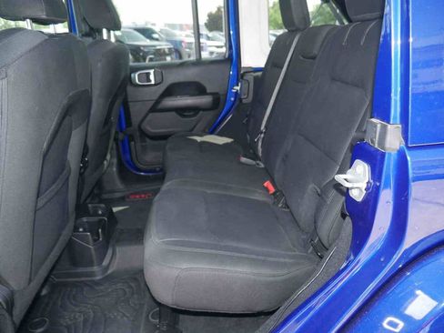 Used 2018 Jeep Wrangler Unlimited Sahara w/ Safety Group AWD/4WD image 14
