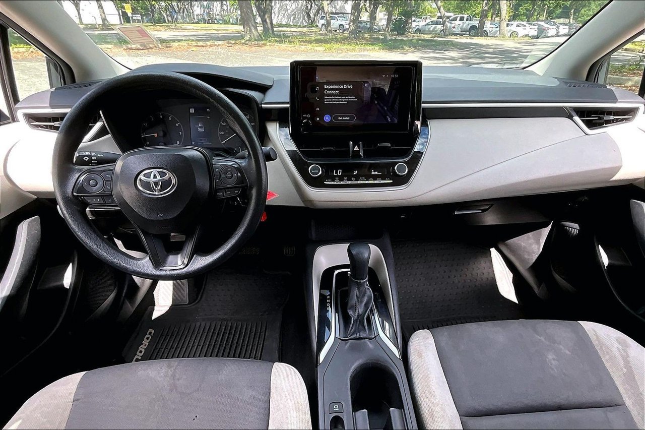 Used 2025 Toyota Corolla LE FWD image 7