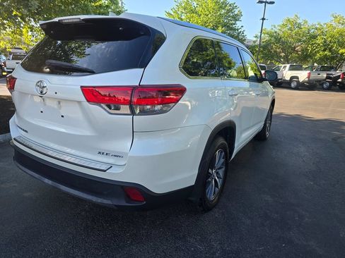 Used 2017 Toyota Highlander XLE AWD/4WD image 7