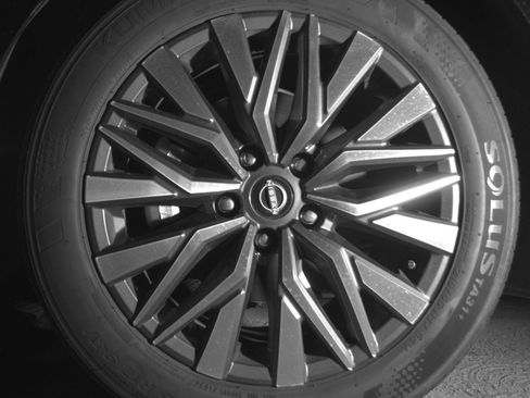 Used 2025 Nissan Altima 2.5 SV FWD image 14