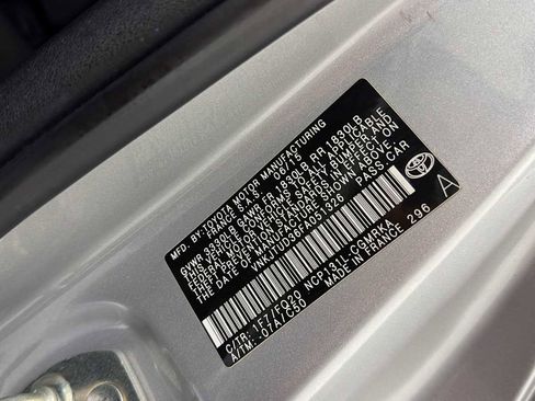 Used 2015 Toyota Yaris L image 11